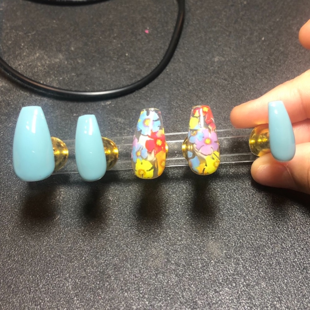 Pretty press on nails